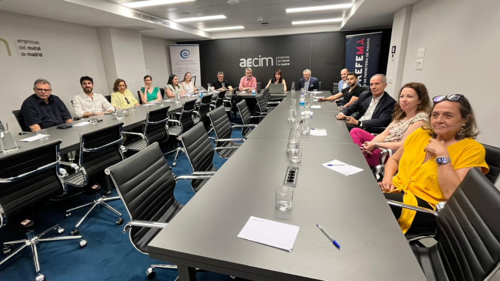 Normativa, convenio y digitalización: AGREFEMA reúne al sector ferretero ante los grandes cambios del 2025